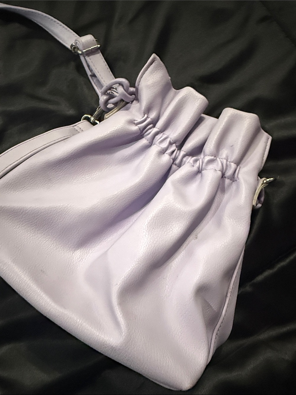 Lavender Drawstring Chain Shoulder Bag - Picture 2 of 4